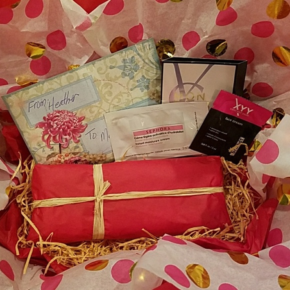 Poshmark Compliant Makeup, Fashion and Style - Picture 5 of 8